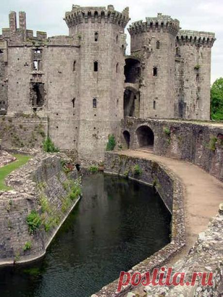 Raglan Castle, Wales