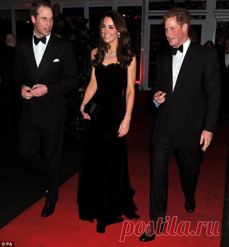 Kate Middleton: Duchess of Cambridge shoulders arms to salute forces heroes | Daily Mail Online