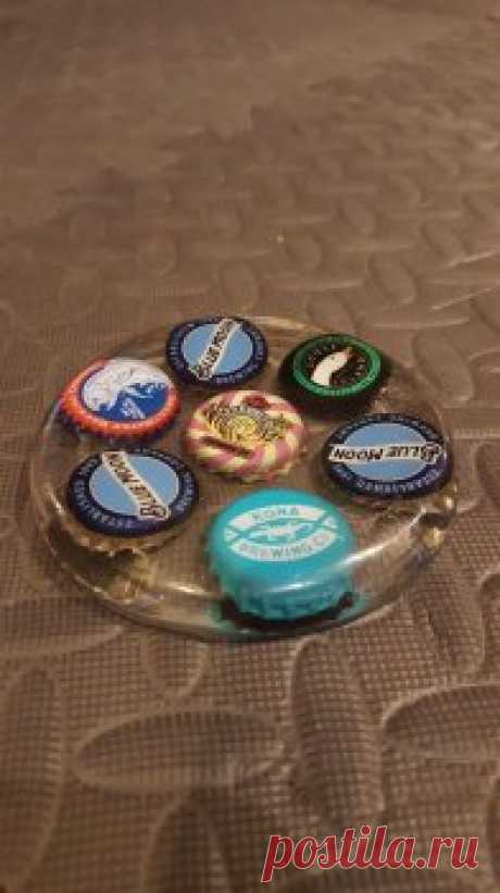 Делаем интересный подстаканник своими руками
Из эпоксидной смолы можно сделать интересный подстаканник своими руками. Смотрится он необычно.
Изделие получается прозрачным, и в него вы можете поместить любые значимые для вас мелкие детали.…