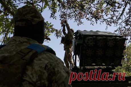 Сержант ВСУ назвал замкомандира «аморальным дегенератом» и попросил понижения. Сержант Вооруженных сил Украины (ВСУ) Валерий Маркус попросил понижения в должности из-за некомпетентности высшего офицерского корпуса. Он обвинил командование в принижении сержантского состава, упадке морального духа бойцов, а замкомандира военной части моральным дегенератом.