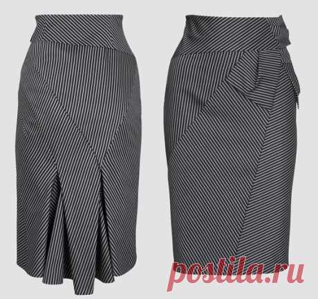 Шьем юбочку в полоску от Karen Millen
Рассмотрим юбку со всех сторон:
• Юбка с завышением линии талии (ЛТ) на 5 см.
• Юбка без боковых швов, заужена к низу, с диагональными рельефами.
• Юбка на асимметричной кокетке. Вытачек на кокетке спереди нет.
• Молния в левом боковом шве кокетки.
• В задней средней детали сделаны цельнокроеные клинья «годе».
• В левой верхней части юбки три отлётных детали, задрапированные в виде бантов, они вшиваются в рельефные линии.
Моделирован...