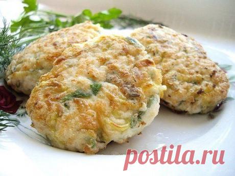 Котлеты паровые из курицы и моркови.
Куриного филе 700 гр
Морковь 200 гр
Луковица 100 гр
Белок яйца 2 шт
Зелень по вкусу