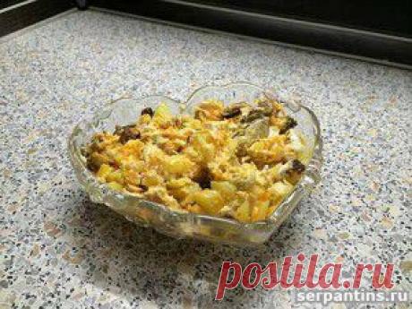 Сытный салат с грибами и курицей