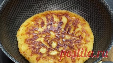 Быстрая сырная лепешка на сковороде