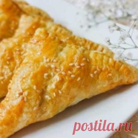 Пирожки из слоеного теста - лучшие рецепты вкусной выпечки с разными начинками.