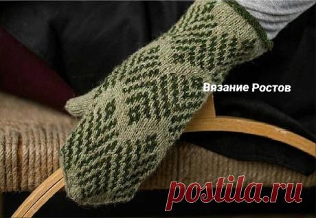 Атмосферные и стильные фото варежек жаккардом с простой схемой на 28 петель . #ябносила !!
#вязаниеростов_варежки_спицами #вязаниеростов_жаккард_спицами #вязание #варежки_жаккард #жаккард_схема #хьюгге