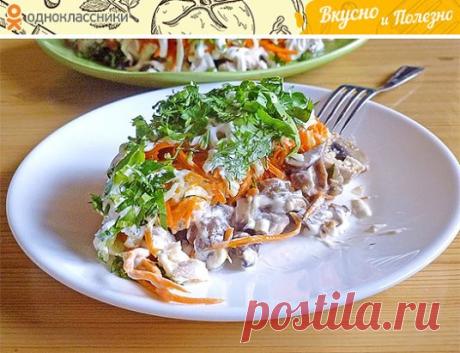 САЛАТ С ЖАРЕНЫМИ ШАМПИНЬОНАМИ.