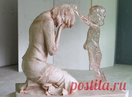 Мама, мамочка, не надо!
Мама, мамочка, не надо!Я прошу – оставь мне жизнь!Стану я твоей отрадой,Не захочешь – откажись.
Тем отдай – в благие руки –Кто нуждается во мне,Не влеки себя на мукиПосле смерти – в судном дне.
Помог…