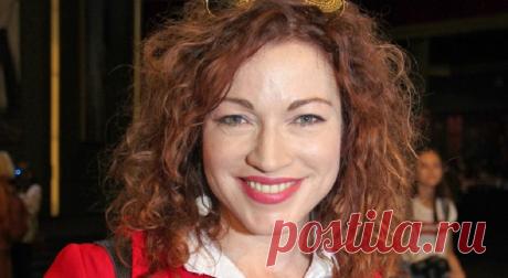 «Фильтры сняты, косметика заброшена»: 49-летняя Алена Хмельницкая выложила фото без макияжа . Милая Я