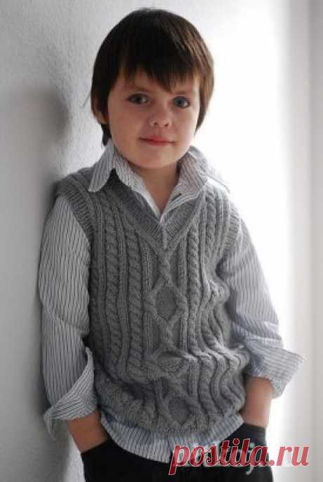 Безрукавка мальчику спицами
Описание: https://nitkoj.ru/bezrukavochki/1499-bezrukavka-malchiku-spicami.html