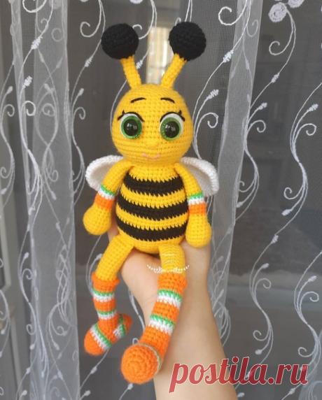 Лето на носу
Пчелка передает теплый привет
В поиске нового домаПишите мне, если ваша