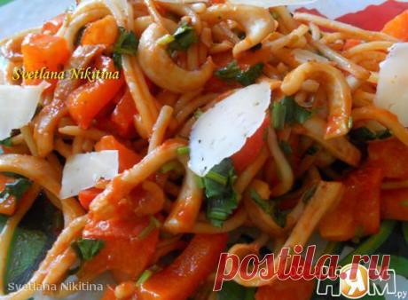 Теплый салат с кальмарами и перцем - Рецепт с пошаговыми фотографиями - Ням.ру