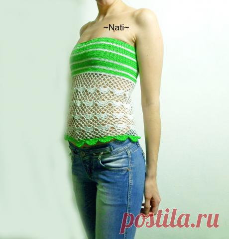 Очень простой и удобный топ-бандо. Прекрасно облегает фигуру за счёт тонких резинок которые стягивают лиф топа.
Состав: 100% хлопок.
Пряжа: Нарцисс.
Познакомится подробнее с моим творчеством можно в моей группе: https://vk.com/vazanie_ot_nati
Другие фото этого топа по ссылке