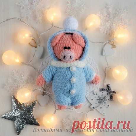 Плюшевая Хрю в комбинезоне | Схемы игрушек амигуруми