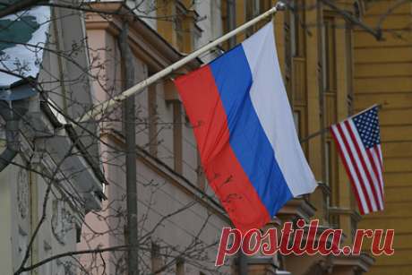 В России не поняли логику Госдепа. В России не поняли логику Госдепа США, призывающего Москву «отвести войска» от Украины. «Мы не понимаем логику первого заместителя госсекретаря США Уэнди Шерман, которая заявляет, что России следует "вернуть свои войска в казармы"», — говорится в сообщении посольства РФ в США.