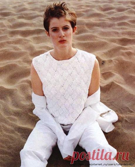 Топ с плетеным узором.