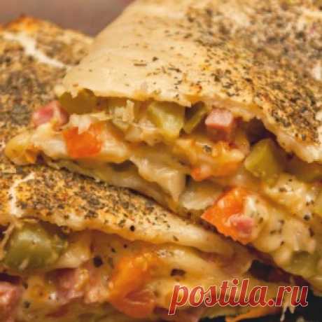 Любителям выпечки из слоеного теста: рецепт вкуснейшей горячей закуски