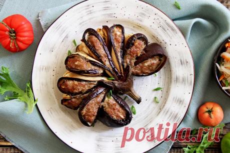 Баклажаны цветочком с фаршем в духовке Баклажаны цветочком с фаршем в духовке - это эффектное и сытное блюдо, которое станет украшением любого стола. Баклажаны, нарезанные веером, заполняются мясным фаршем и запекаются до готовности. Подавайте с любимым соусом для усиления вкуса.