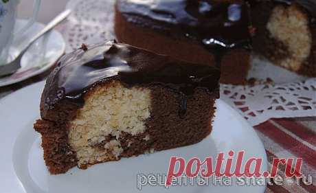 Шоколадный торт с творожно-кокосовыми шариками.