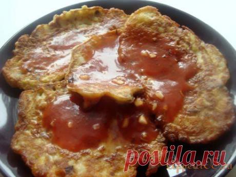 Драники с курицей и грибами под томатным соусом | Ваши любимые рецепты