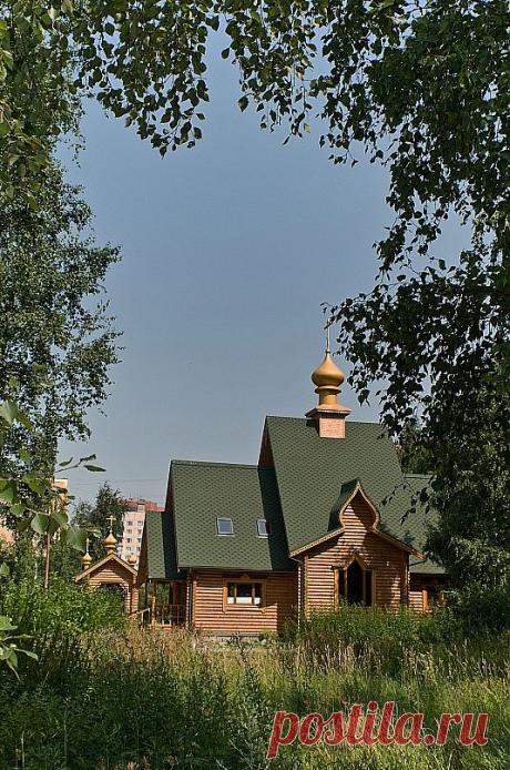 Храм святых равноапостольных Константина и Елены. Юго-Запад