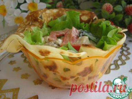 Салат с курицей и помидорами в ажурных блинчиках - кулинарный рецепт