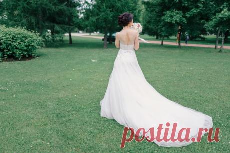 Приверженцы классики, Валерия и Виталий выбрали для своей свадьбы светлую палитру, роскошный отель, нежный и воздушный декор. Посмотреть продолжение истории: