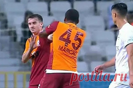 Футболист «Галатасарая» ударил одноклубника в матче чемпионата Турции. Защитник «Галатасарая» Маркао напал на партнера по команде Керема Актюркоглу во время матча чемпионата Турции. Инцидент произошел в понедельник, 16 августа, в ходе выездной встречи против «Гиресунспора». На 63-й минуте игры бразилец подбежал к одноклубнику и боднул головой турка. Затем Маркао ударил партнера по лицу.