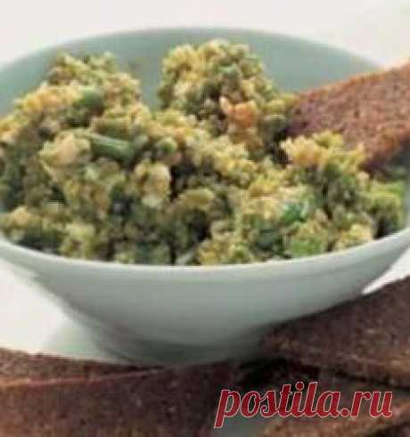 Вегетарианская рубленая печень Ашкеназская кухня имеет немало популярных вегетарианских версий приготовления классической рубленой печени. Смесь из подрумяненного репчатого лука, рубленых овощей, крутых яиц и грецких орехов по вкусу и внешнему виду удивительно похожа на нее, однако оказывается куда легче и свежее