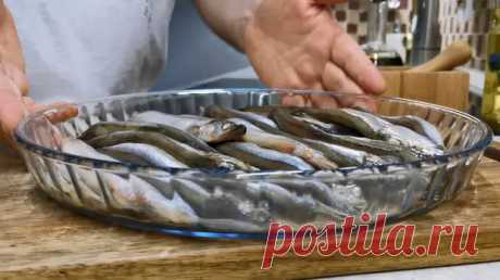 Можно съесть целую гору за раз. Рыбка просто объедение, с хрустящей румяной корочкой. А мы ее безо всякой жарки в духовке запекаем - Будет вкусно - Медиаплатформа МирТесен