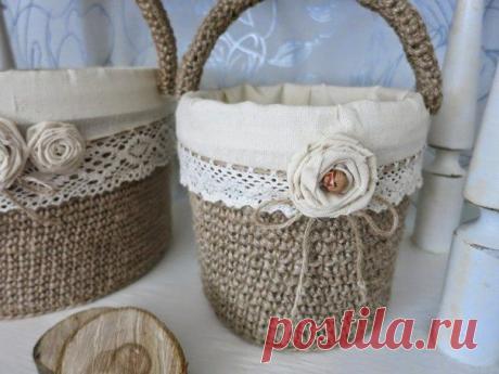 Джутовые корзины из пластиковых вёдер.