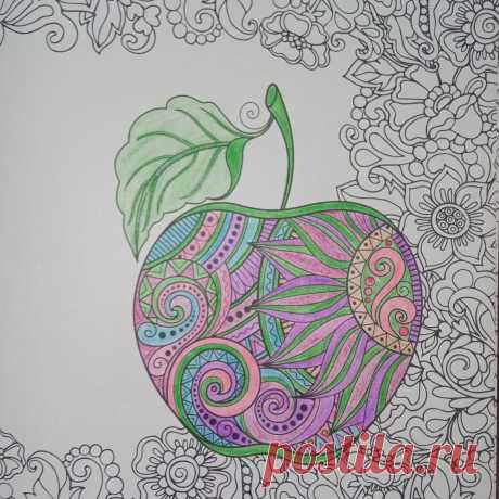 Когда не умеешь рисовать, а очень хочется, отличный вариант - арт-раскраска 💖🌺
В тишине или под любимую музыку, доверяя собственной руке, наугад беру карандаши или гелевые ручки и творю!
Могу раскрашивать по порядку, могу хаотично. Как рука поведёт...
Так интереснее! Так результат непредсказуем и для себя самой. 😀
А что в итоге?
Удовольствие от процесса и расслабление.
И конечно, результат - это твоё творчество и внутреннее настроение в цвете 🌈
Кто пробовал, тот поймёт! 💖🌺