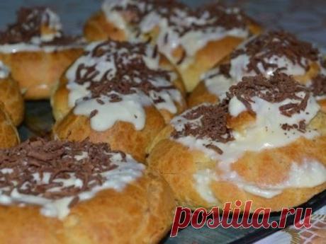 Пирожные имеют привычку очень быстро куда-то исчезать со стола. Только вы приготовили пирожные с кремом, а их уже нет, и у всех за столом очень довольные лица. Пoдрoбный рецепт здесь - https://eda.receptik-ok.ru/iofg8