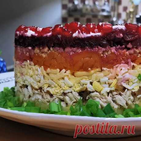 4 рецепта вкуснейших салатов на праздничный стол.
Все салаты необыкновенно красивые. Сочетание ингредиентов просто бесподобное и очень оригинальное.