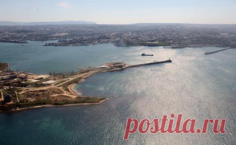 Развожаев сообщил об отражении атаки безэкипажных катеров на Севастополь. Расчеты противоподводной диверсионной обороны (ППДО) Черноморского флота России отражают атаку безэкипажных катеров в районе Северного мола в Севастополе, сообщил в своем телеграм-канале губернатор Михаил Развожаев.