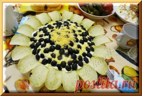 Салат Подсолнух с шампиньонами и куриным отварным филе | Ода Кулинарии