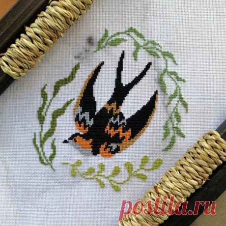 Ласточка по бесплатной схеме от DMC и ещё полторы тысячи идей для вышивки | Затворница | Яндекс Дзен