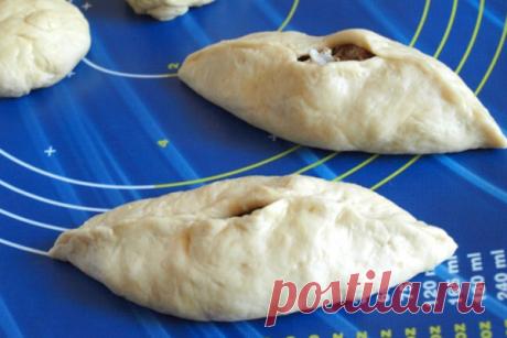 Мясные расстегаи с луком и яйцом - Кулинария