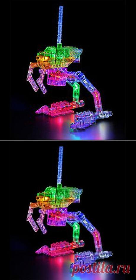 Конструктор со светодиодами Космос 16 в 1 Светящийся конструктор Космос – это 16 инопланетных существ, роботов и трансформеров в одном наборе!