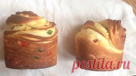 Оригинальный пасхальный кулич очень сильно напоминает огромный краффин, с большим количеством сухофруктов и орехов внутри. Необыкновенно красивый, оригинальный и очень нежный на вкус. Готовила его для пробы, так как хотела выбрать тот один уникальный и вкусный рецепт пасхальной выпечки