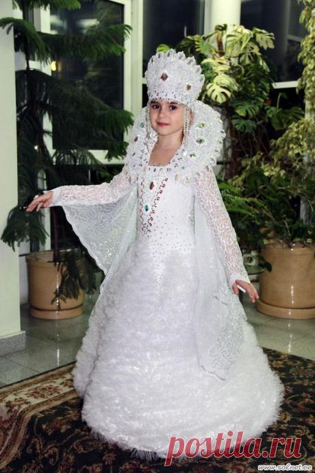 Как сделать новогодний костюм Снежной Королевы к Новому Году?