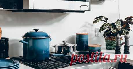 9 предметов, которые только мешают на маленькой кухне Если на кухне тесно, приходится идти на компромисс. Решите, что вам действительно нужно, а от чего можно отказаться.