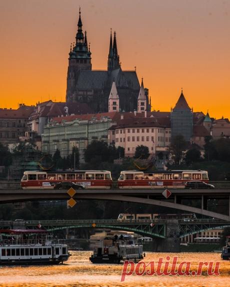 Добрый день, добрый pondeli
Как всегда в начале недели красивая фотография Праги - зарядка для ваших глаз.
#лучшийдругвпраге #прага #чехия #гидвпраге
