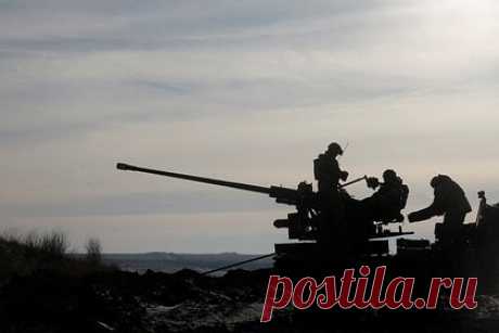 Украинские войска попытались атаковать кварталы Бердянска. В субботу, 14 января, украинские войска попытались нанести удар по кварталам Бердянска. Об этом говорится в Telegram-канале администрации города. «Сегодня, в 5 утра, враг используя две корректирумые ракеты большой дальности попытался нанести удар по мирным кварталам города Бердянска», — сказано в сообщении.