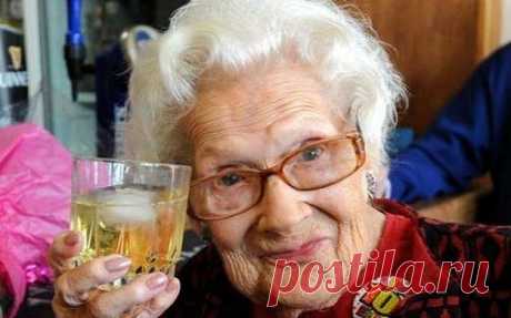 Секрет долголетия 100-летней женщины, выкурившей полмиллиона сигарет