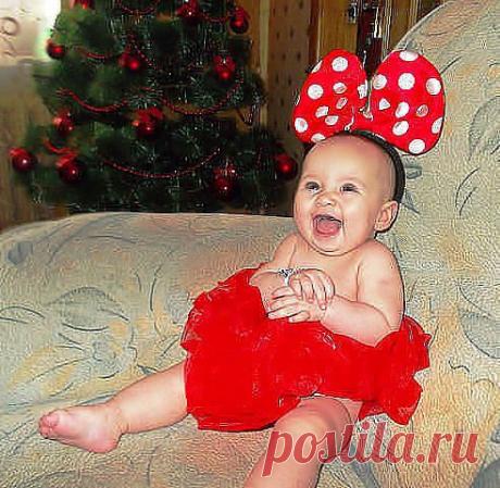 Вечером муж куда-то собирается. (5 лет):— Пап, а ты куда?— Всё, ухожу я от вас.— А чё барахло своё не забираешь? ))