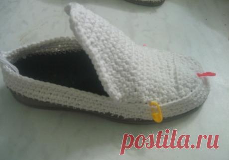 ВЯЗАНЫЕ КРЮЧКОМ МОКАСИНЫ НА ПОДОШВЕ: МАСТЕР-КЛАСС