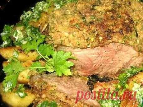 Рецепт - Мясо с интересной корочкой, запеченное с картофелем. Как приготовить в домашних условиях быстро и вкусно. Фото рецепта