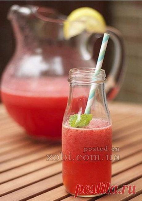 клубничный лимонад с газированной водой