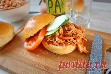 Бургер Неряха Джо из курицы в соусе барбекью.